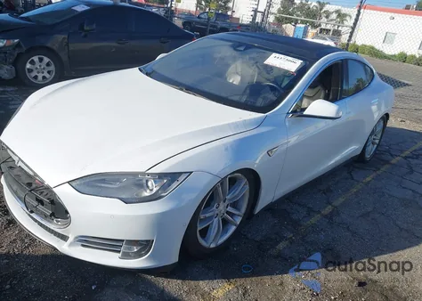 2015 Tesla Model S 70D/85D/P85D z USA, uszkodzony, nr VIN 5YJSA1H22FF097598